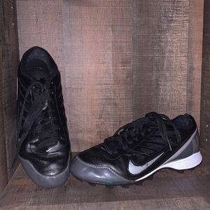 NIKE‎ youth Cleats- size 6Y